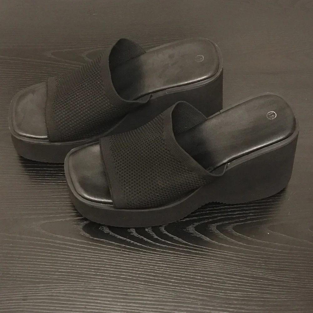 Chic Black Platform Slides | Minimalist Streetwear Wedge Sandals (EU 41 / US 10)